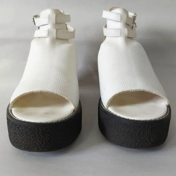 Oasis Society Platform Strapped Sandals Size 8.5 White Leather Edgy Chunky Heel