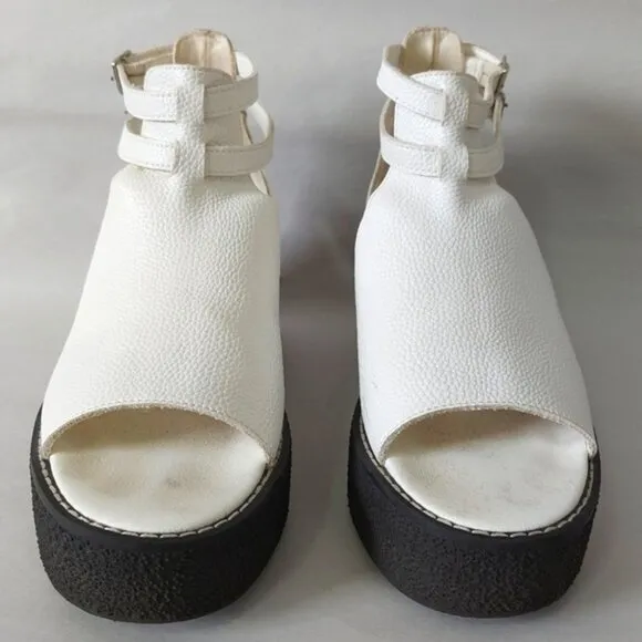 Oasis Society Platform Strapped Sandals Size 8.5 White Leather Edgy Chunky Heel