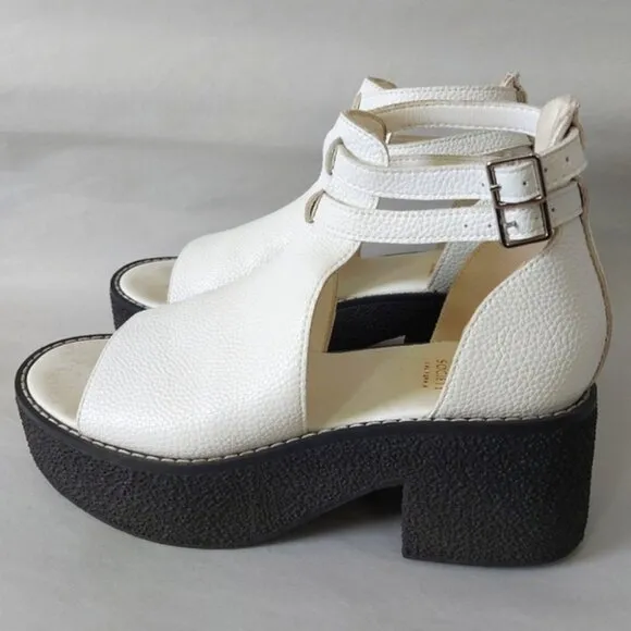 Oasis Society Platform Strapped Sandals Size 8.5 White Leather Edgy Chunky Heel