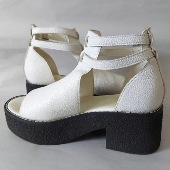 Oasis Society Platform Strapped Sandals Size 8.5 White Leather Edgy Chunky Heel