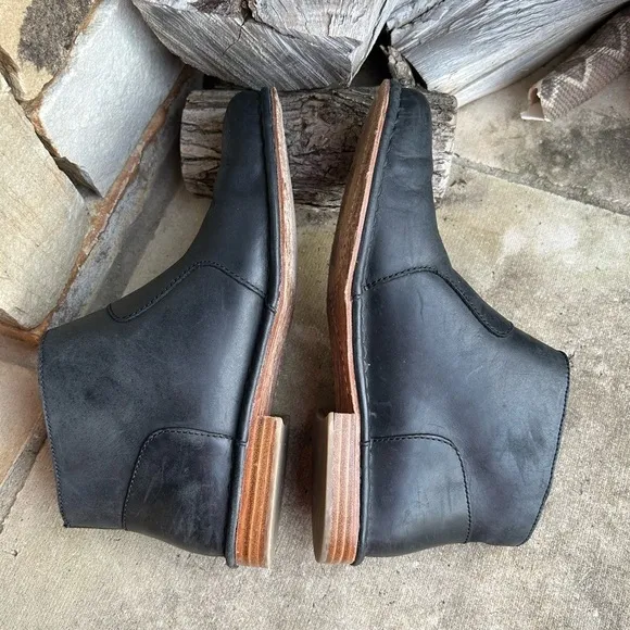 Olukai KAONA II black matte leather bootie’s w/ side zip Sz-7.5.  F