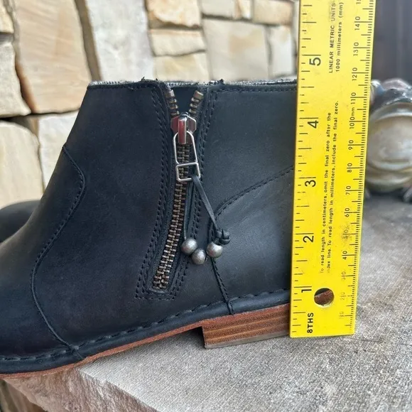 Olukai KAONA II black matte leather bootie’s w/ side zip Sz-7.5.  F