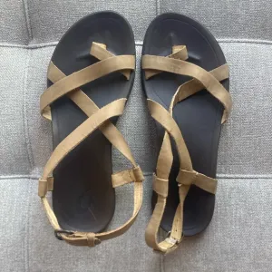 Olukai ‘Upena Women’s Leather Sandals