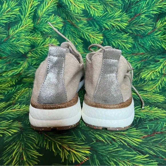 OTBT Courier Platform Sneaker, beige, NWOT, size 9.5