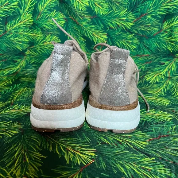 OTBT Courier Platform Sneaker, beige, NWOT, size 9.5
