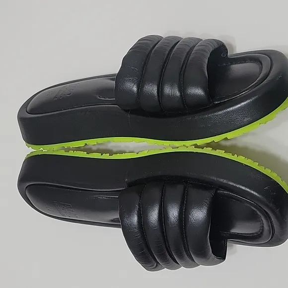 P448 Fergie Black Slipons