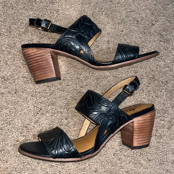 Patricia Nash Romana Italian Tooled Leather Stacked Chunky Block Heel Sandal 10