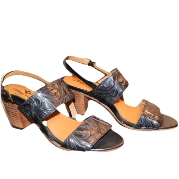 Patricia Nash Romana Italian Tooled Leather Stacked Chunky Block Heel Sandal 10
