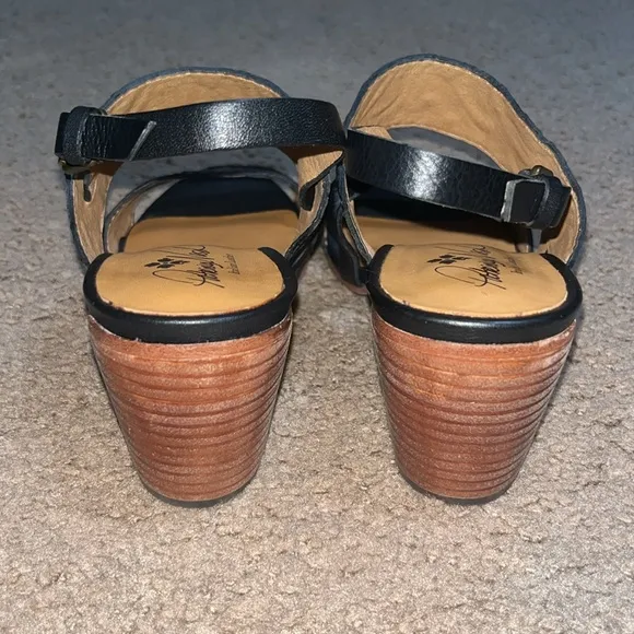 Patricia Nash Romana Italian Tooled Leather Stacked Chunky Block Heel Sandal 10