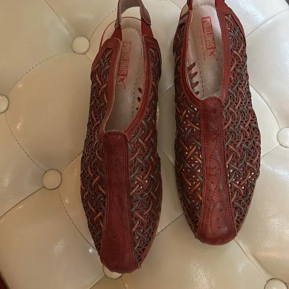 Pikolinos woven Red Leather shoe Sandals, size 9