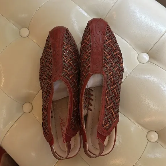 Pikolinos woven Red Leather shoe Sandals, size 9