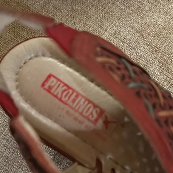 Pikolinos woven Red Leather shoe Sandals, size 9