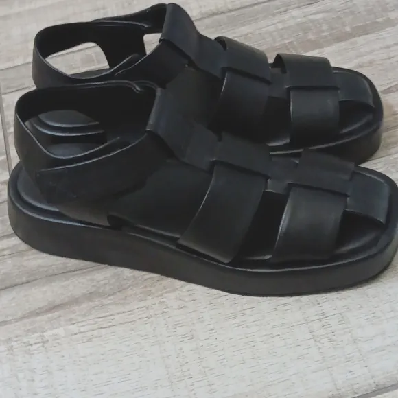 PILCRO (ANTHROPOLOGIE)..PLATFORM FISHERMAN SANDALS..