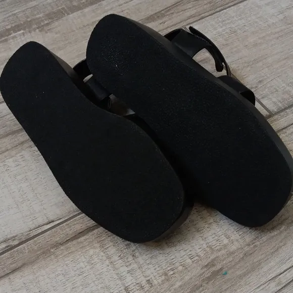 PILCRO (ANTHROPOLOGIE)..PLATFORM FISHERMAN SANDALS..