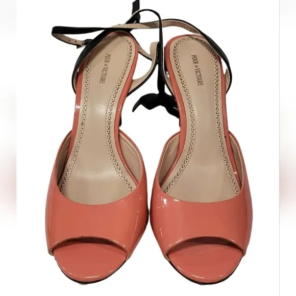 Pour La Victorie Coral Patent Leather  Black Bow Sandals Sz 9.5 NEW