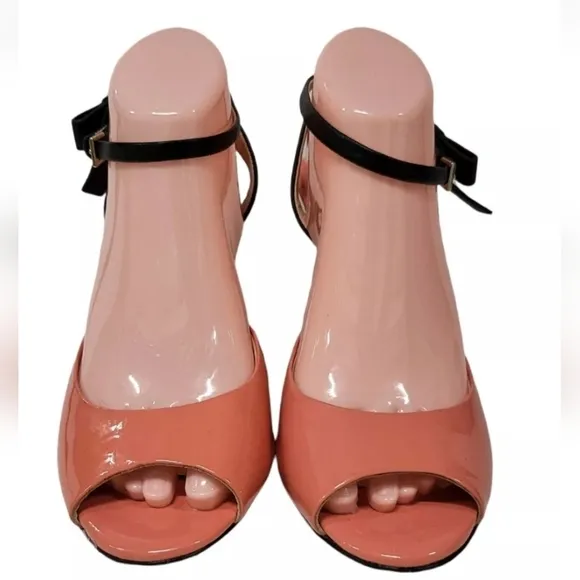 Pour La Victorie Coral Patent Leather  Black Bow Sandals Sz 9.5 NEW