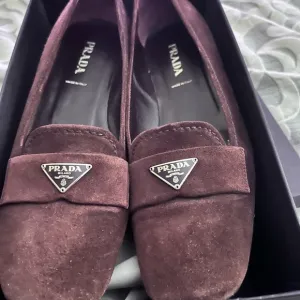 Prada brown Suede woman flats