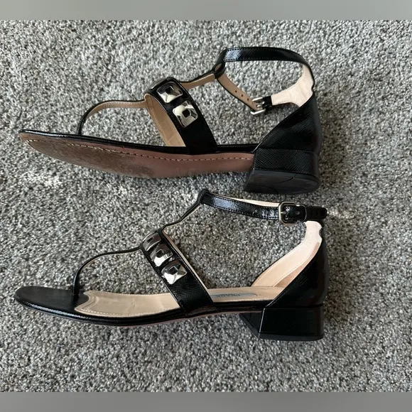 Prada vernice 3 patent leather T-Strap sandals are a size 37.