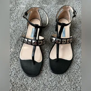 Prada vernice 3 patent leather T-Strap sandals are a size 37.