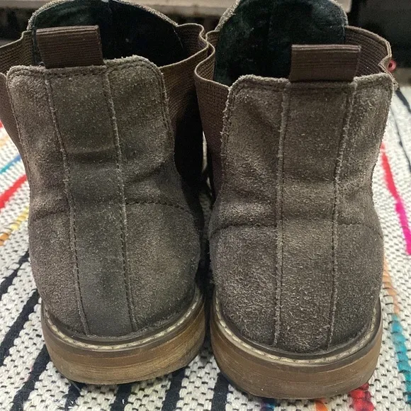 Public Opinion Chelsea Style Boot Size Men’s size 8 Brown Suede