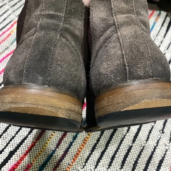 Public Opinion Chelsea Style Boot Size Men’s size 8 Brown Suede