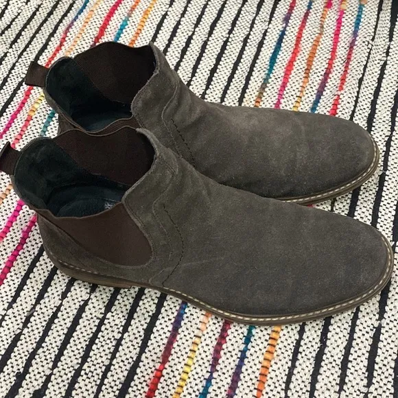 Public Opinion Chelsea Style Boot Size Men’s size 8 Brown Suede