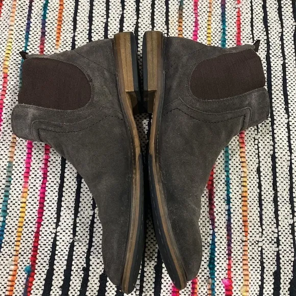 Public Opinion Chelsea Style Boot Size Men’s size 8 Brown Suede