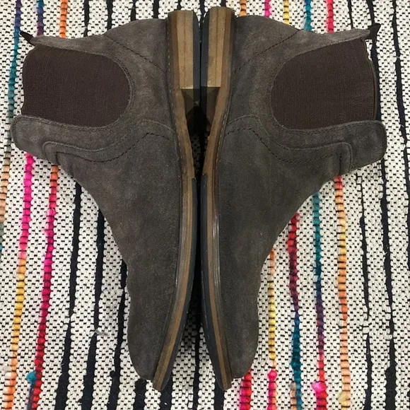 Public Opinion Chelsea Style Boot Size Men’s size 8 Brown Suede