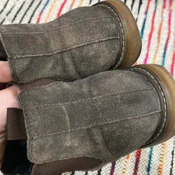 Public Opinion Chelsea Style Boot Size Men’s size 8 Brown Suede
