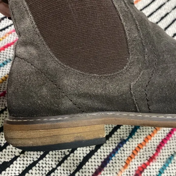 Public Opinion Chelsea Style Boot Size Men’s size 8 Brown Suede