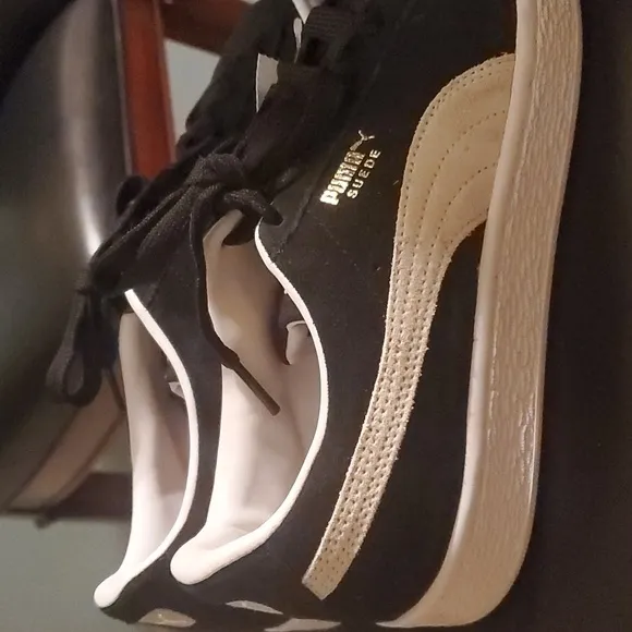 Puma Sneakers Girls Size 7m 7c 7 Black Gray Side Stripe Suede Low Top Puma Nwt