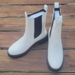 Qupid White Chelsea Lug Sole Pull On Boots