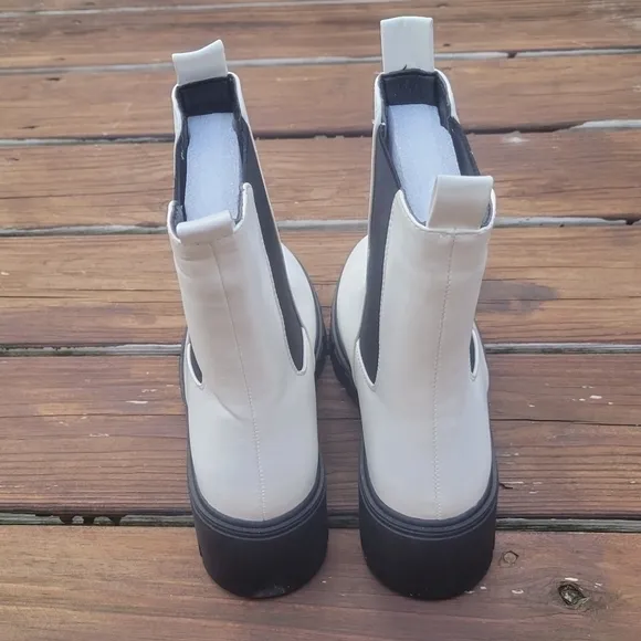 Qupid White Chelsea Lug Sole Pull On Boots