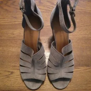 Retro Suede Chunky Heeled Sandals Size 9
