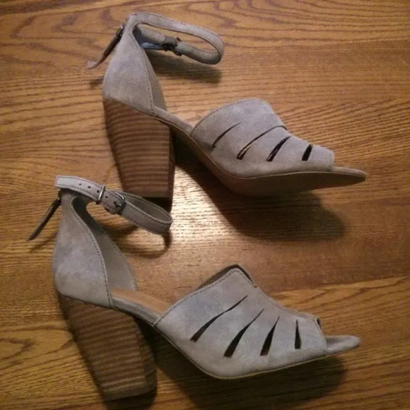 Retro Suede Chunky Heeled Sandals Size 9
