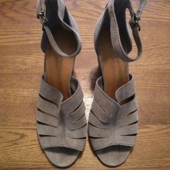 Retro Suede Chunky Heeled Sandals Size 9