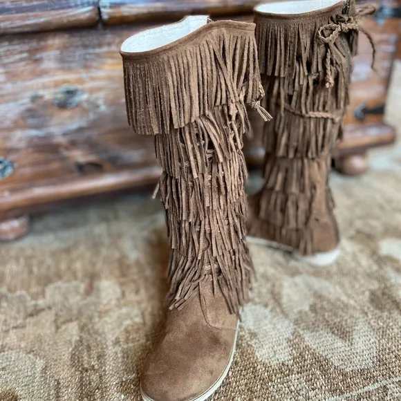 Riley Fringe Boots by Joyfolie
