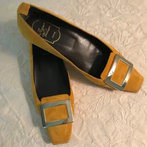 Roger Vivier flats