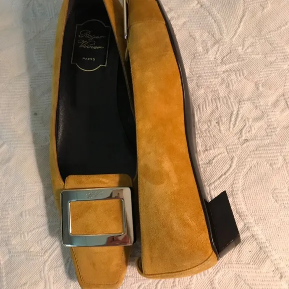 Roger Vivier flats