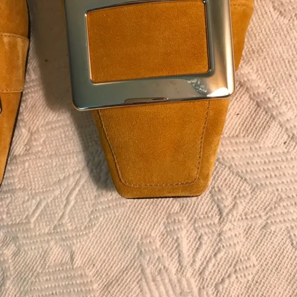 Roger Vivier flats