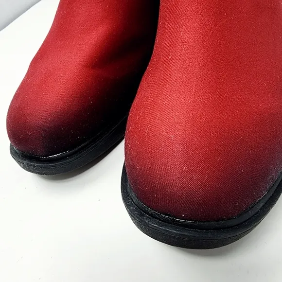 Rogue   Wolf Mood:Blood Chelsea Boots -  Water-Resistant Micro-Suede Unisex Boot