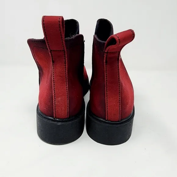 Rogue   Wolf Mood:Blood Chelsea Boots -  Water-Resistant Micro-Suede Unisex Boot
