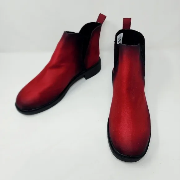 Rogue   Wolf Mood:Blood Chelsea Boots -  Water-Resistant Micro-Suede Unisex Boot