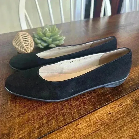 Salvatore Ferragamo Boutique | Black Suede Ballet Flats