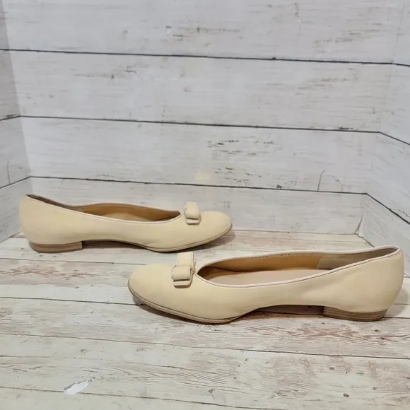Salvatore Ferragamo Bow Flats In Cream Nappa Leather US W 11.5 B