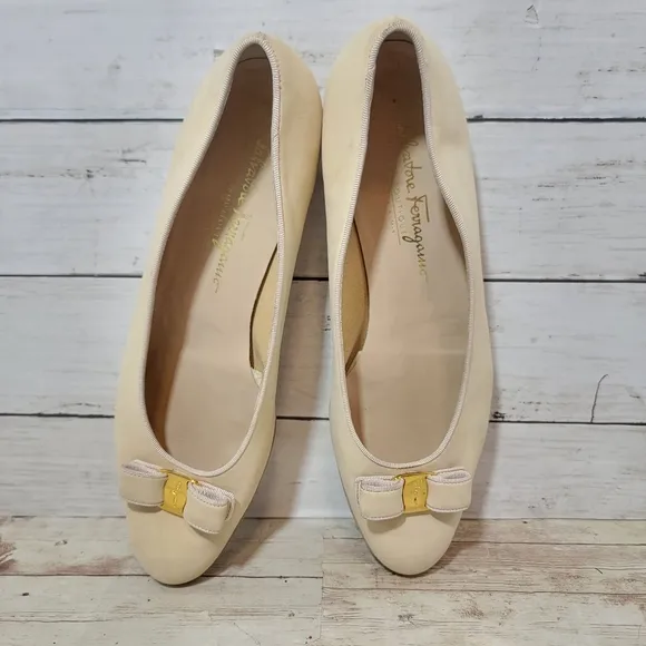Salvatore Ferragamo Bow Flats In Cream Nappa Leather US W 11.5 B