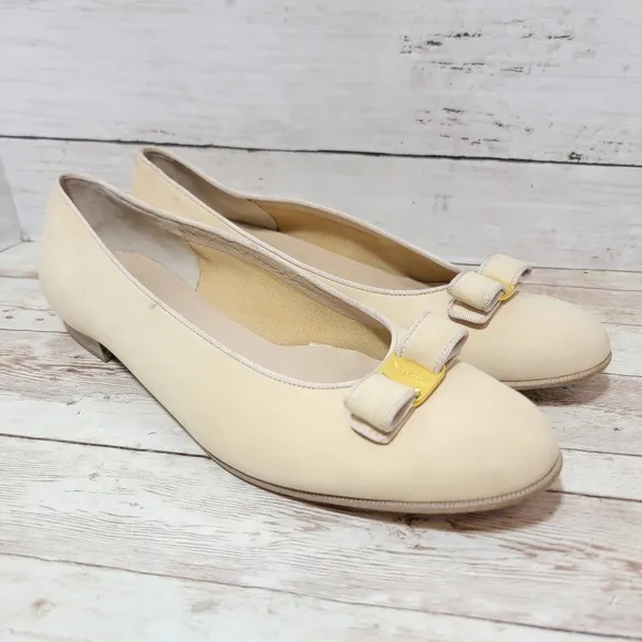 Salvatore Ferragamo Bow Flats In Cream Nappa Leather US W 11.5 B