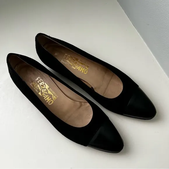 Salvatore Ferragamo Vintage Women's Suede Black Leather Cap Flats Pumps Heels