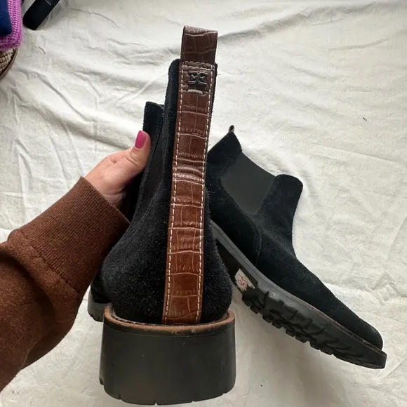 Sam Edelman genuine leather all weather winter Chelsea boot lugge rubber sole