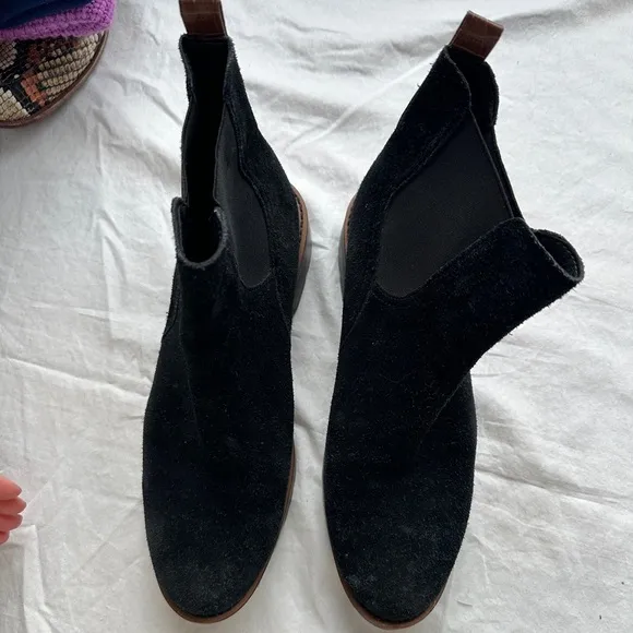 Sam Edelman genuine leather all weather winter Chelsea boot lugge rubber sole
